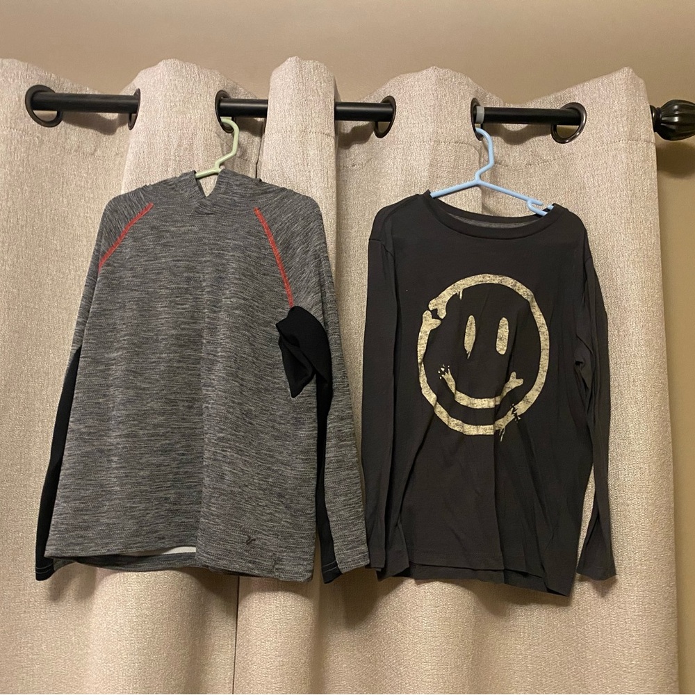 Old Navy M (8) Gray and Black Kids Athletic Sweatshirt & Gray 😊 Long Sleeve Tee